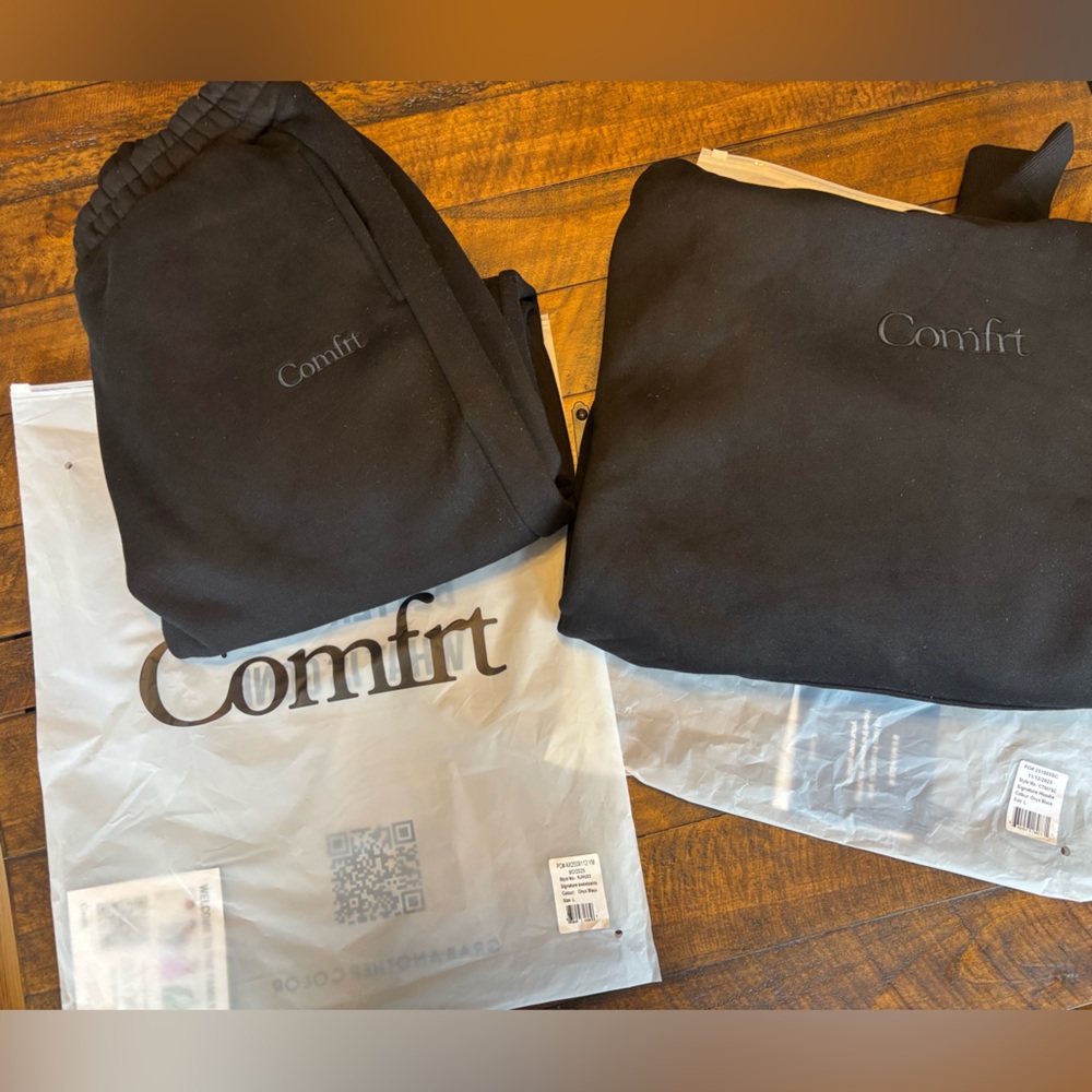 Buttery soft Comfrt Brand Signature Hoodie & Sweats Bundle size LARGE